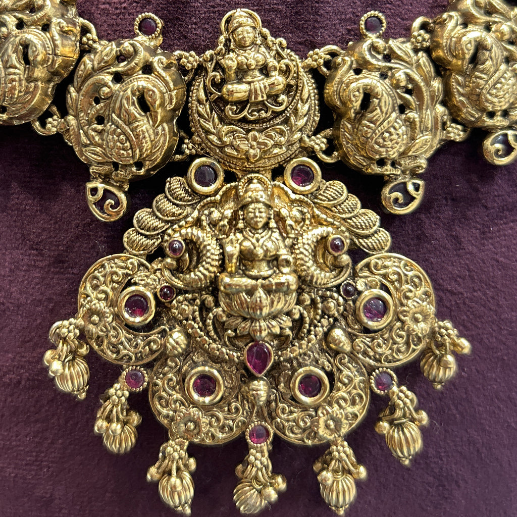 Lakshmi Mayura Temple Necklace Set, close detail of the stone setting