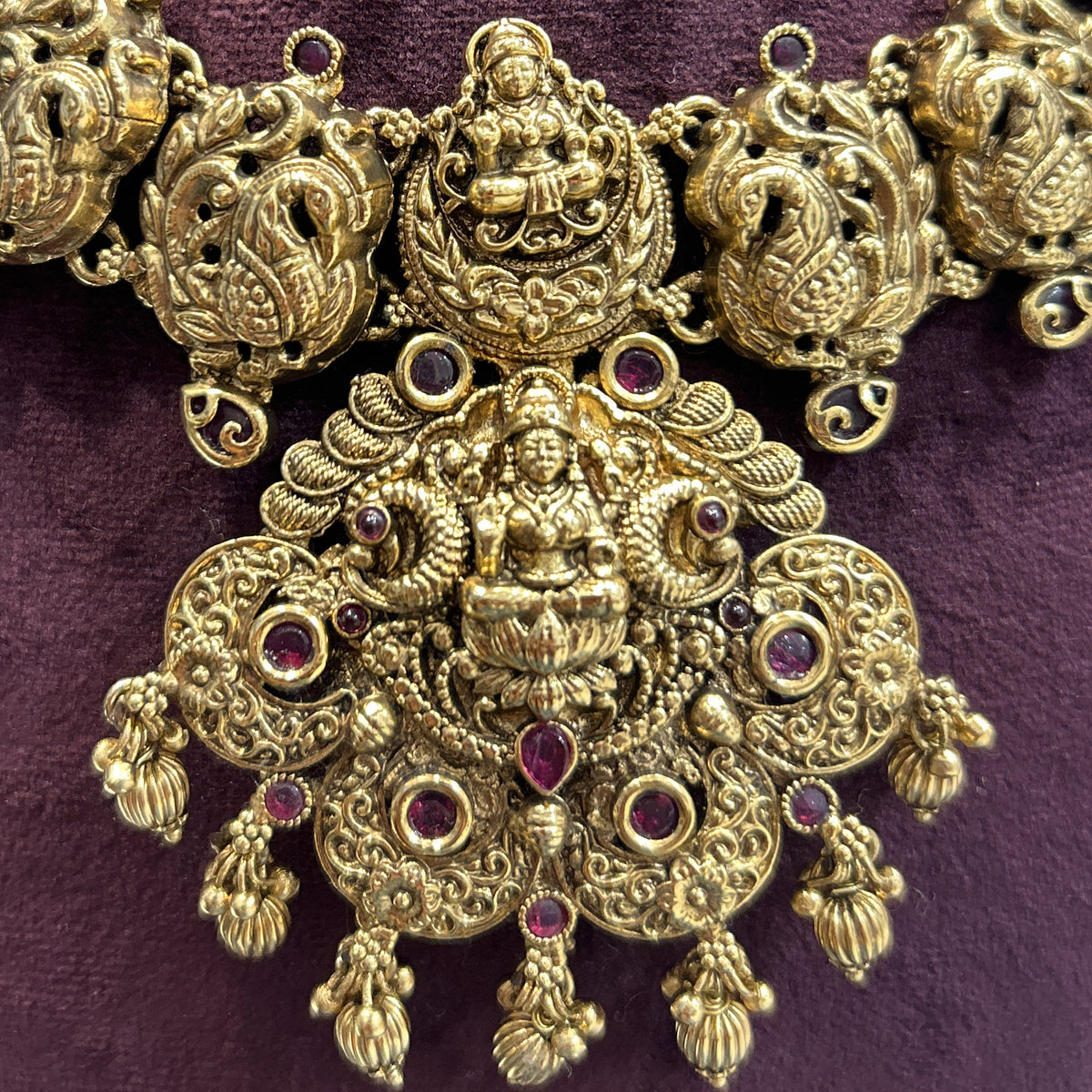 Lakshmi Mayura Temple Necklace Set, close detail of the stone setting
