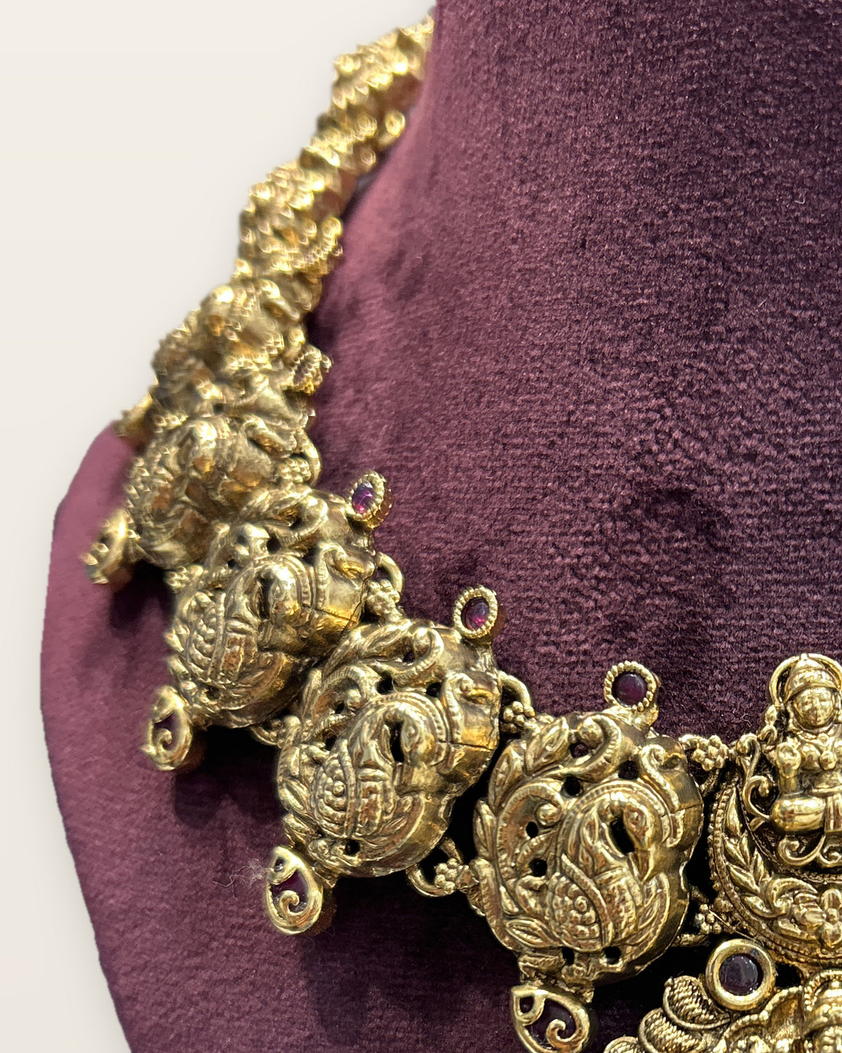 Lakshmi Mayura Temple Necklace Set, side view of the necklace links